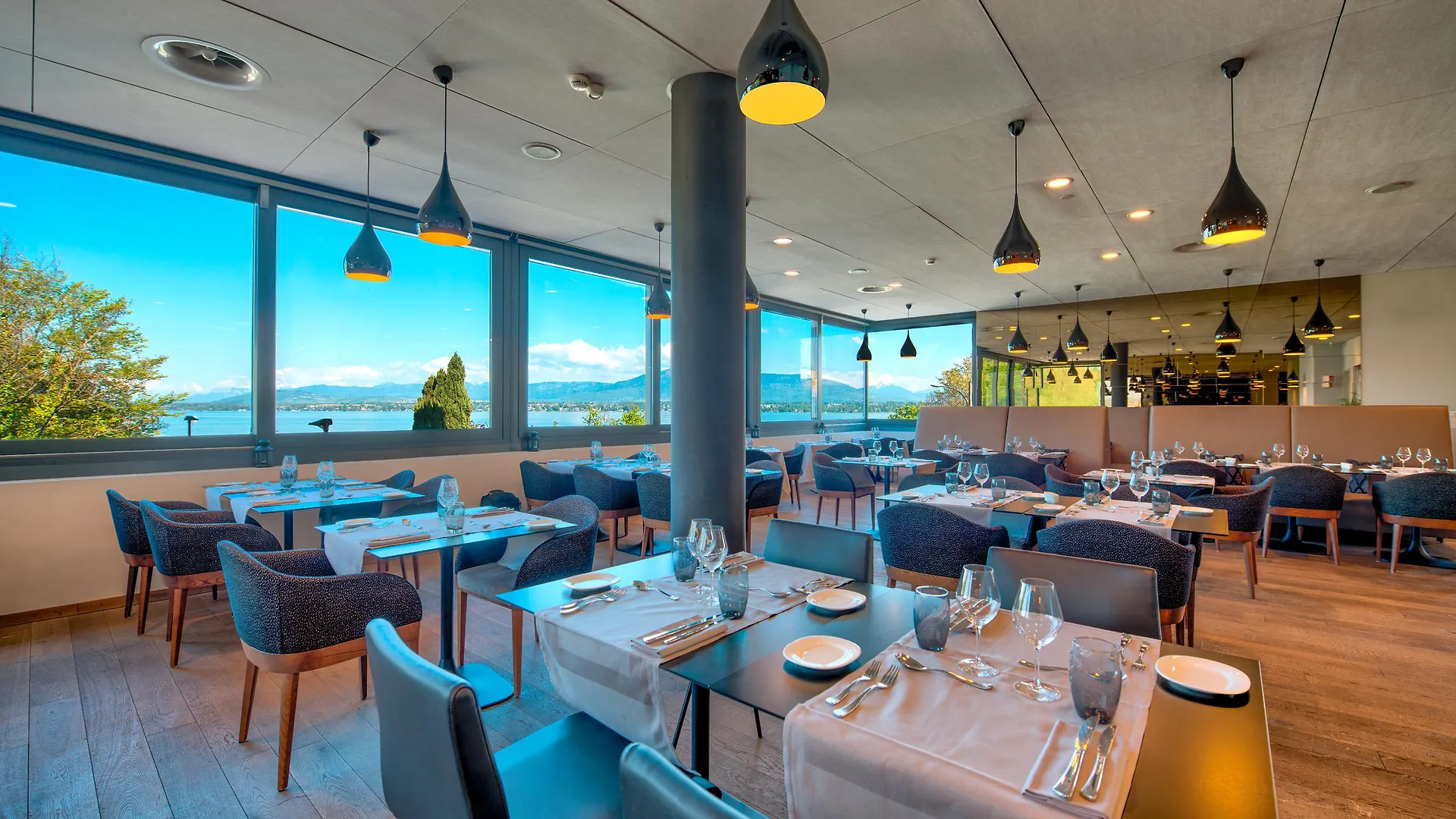 ****  Lake Geneva Hotel Versoix Switzerland