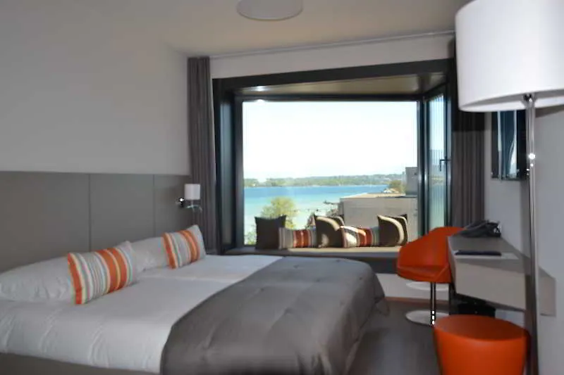 ****  Lake Geneva Hotel Versoix Switzerland